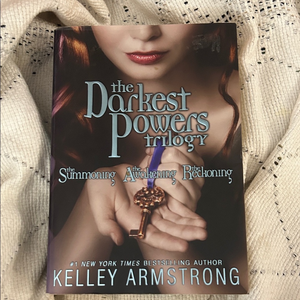 The Darkest Powers Trilogy Omnibus Paperback – Kelley‎ Armstrong